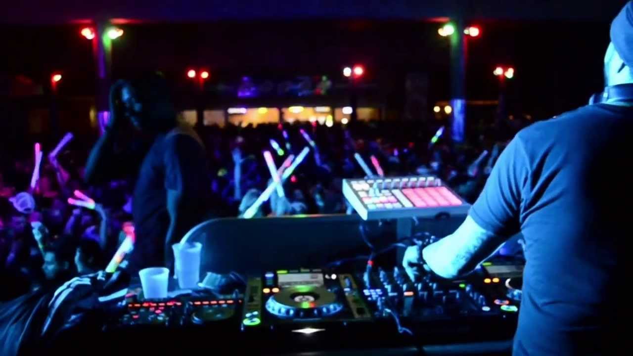 bar_dj_01